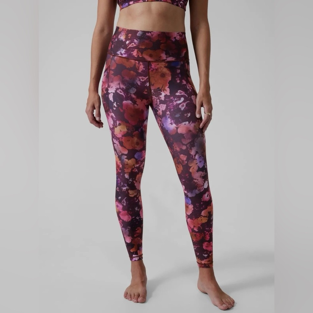 Athleta Salutation Stash Pocket II Printed Tight in Dappled Bloom Multi